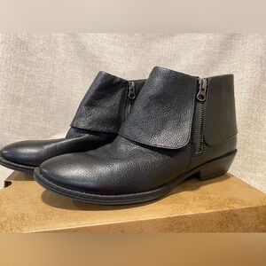 B.O.C. Born Concepts Black Leather Ankle Booties size 8